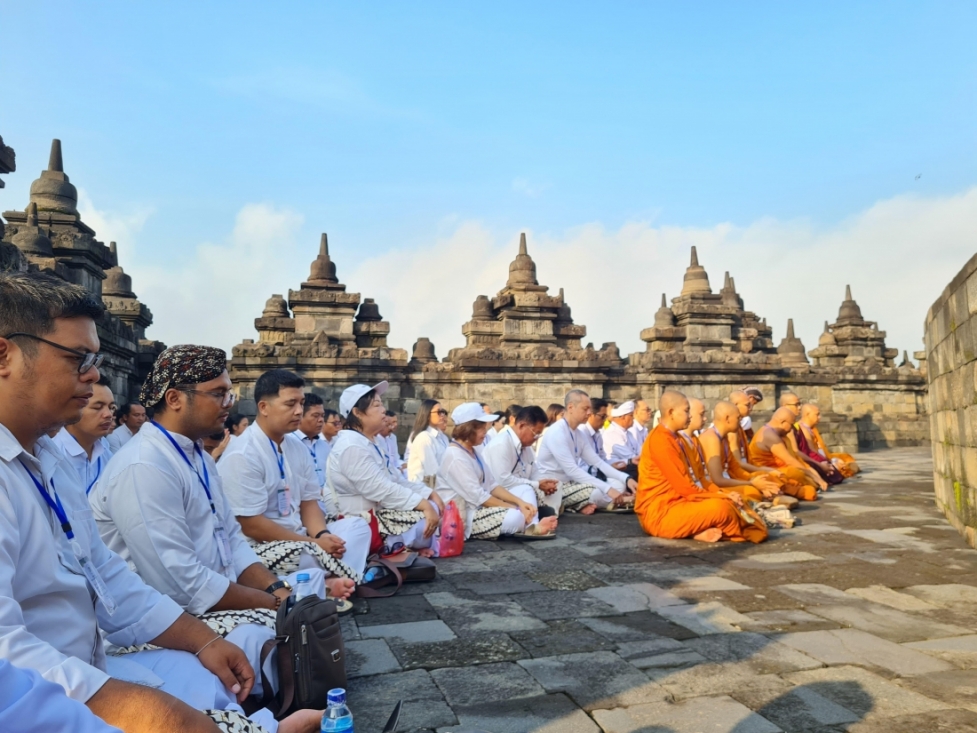 Umat Buddha Lebih Khusyuk, Nyaman dan Antusias Ikuti Uji Coba Kunjungan Wisata Spiritual di Borobudur