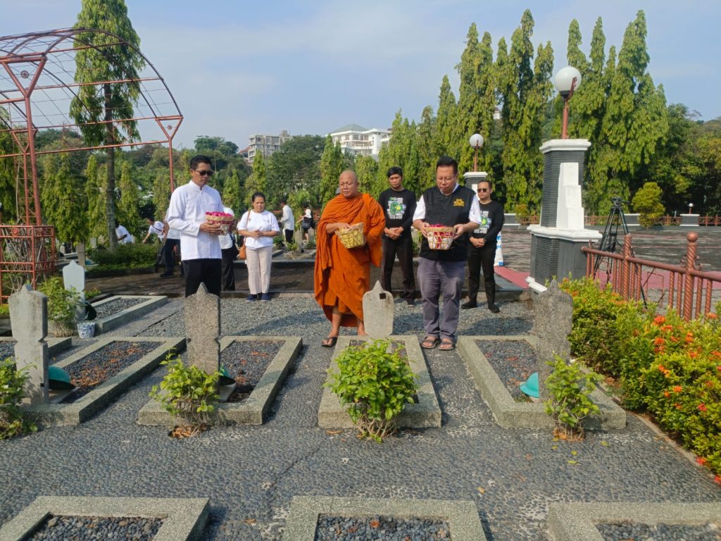 Semangat Kebangsaan Warnai Rangkaian Persiapan Vesākha Sānanda 2570 B.E di TMP Giri Tunggal Semarang