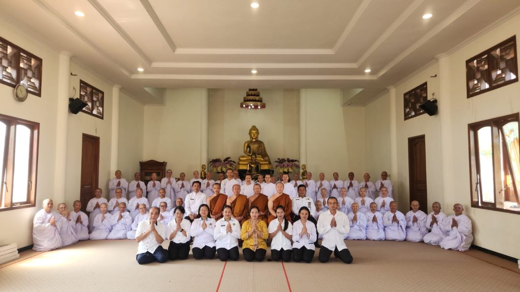 Pembimas Buddha Jawa Tengah Hadiri Penahbisan Pelatihan Aṭṭhasīlanī ASTINDA di Temanggung
